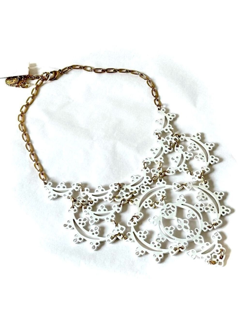 JESSICA SIMPSON White Cutout Plate Bib Necklace NWT - Picture 4 of 7